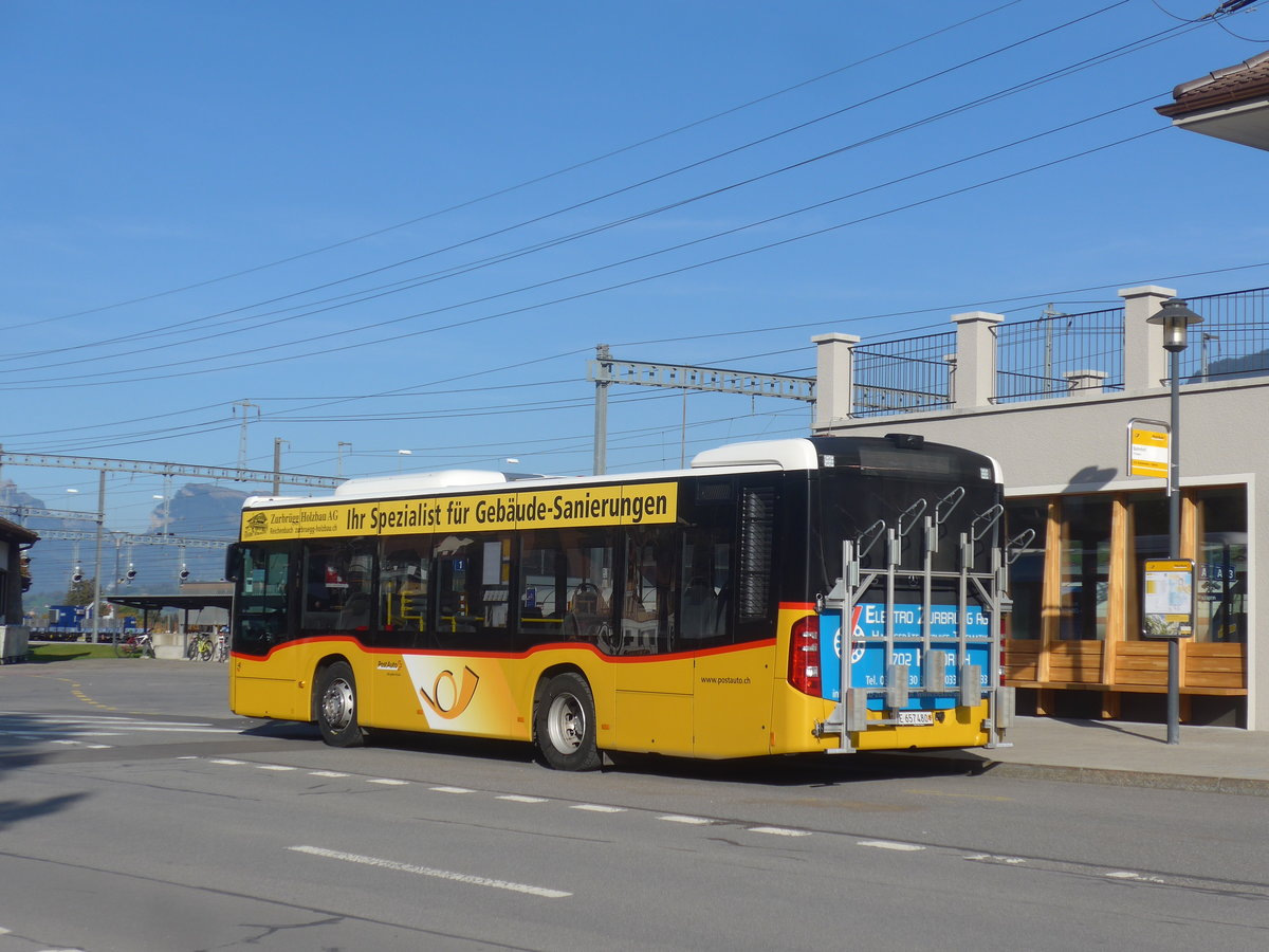 (222'130) - PostAuto Bern - BE 657'480 - Mercedes am 19. Oktober 2020 beim Bahnhof Frutigen