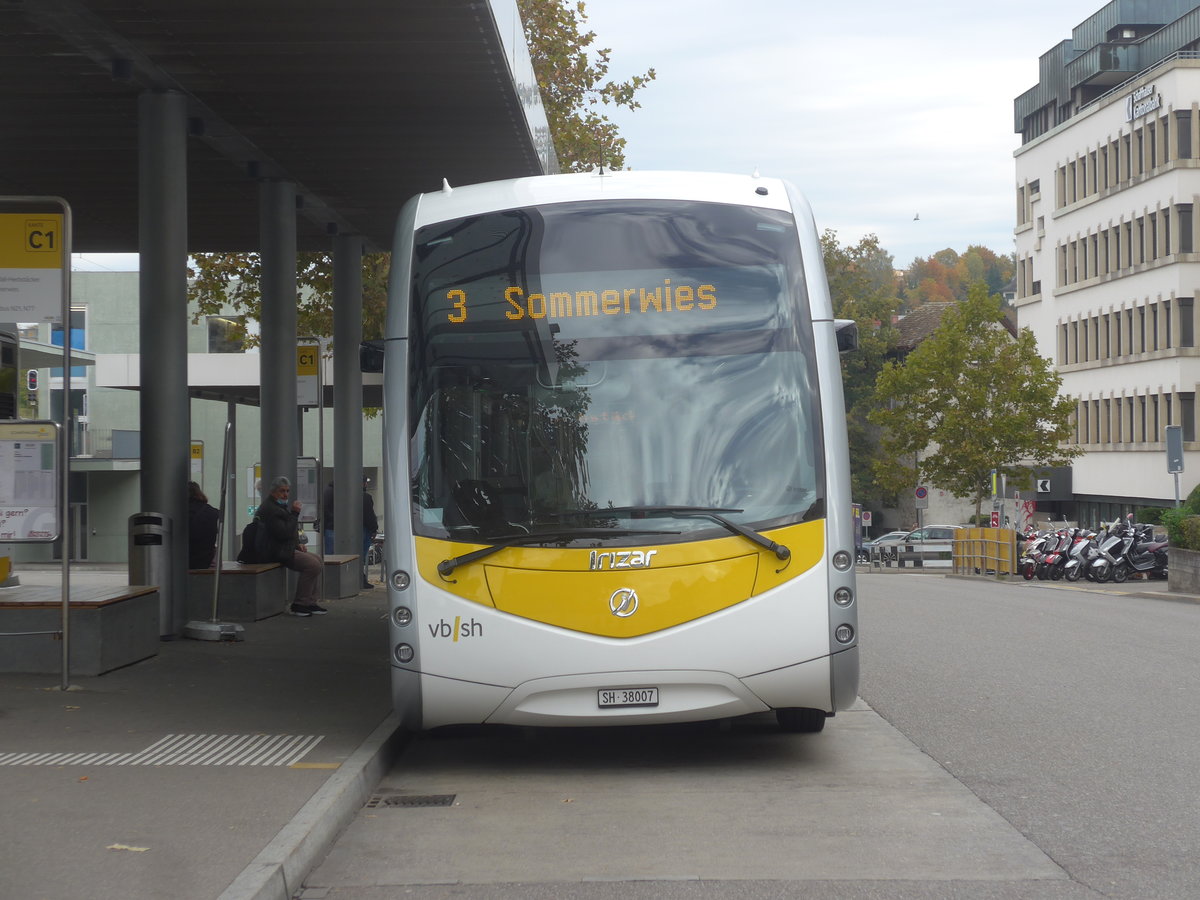 (222'229) - VBSH Schaffhausen - Nr. 7/SH 38'007 - Irizar am 21. Oktober 2020 beim Bahnhof Schaffhausen