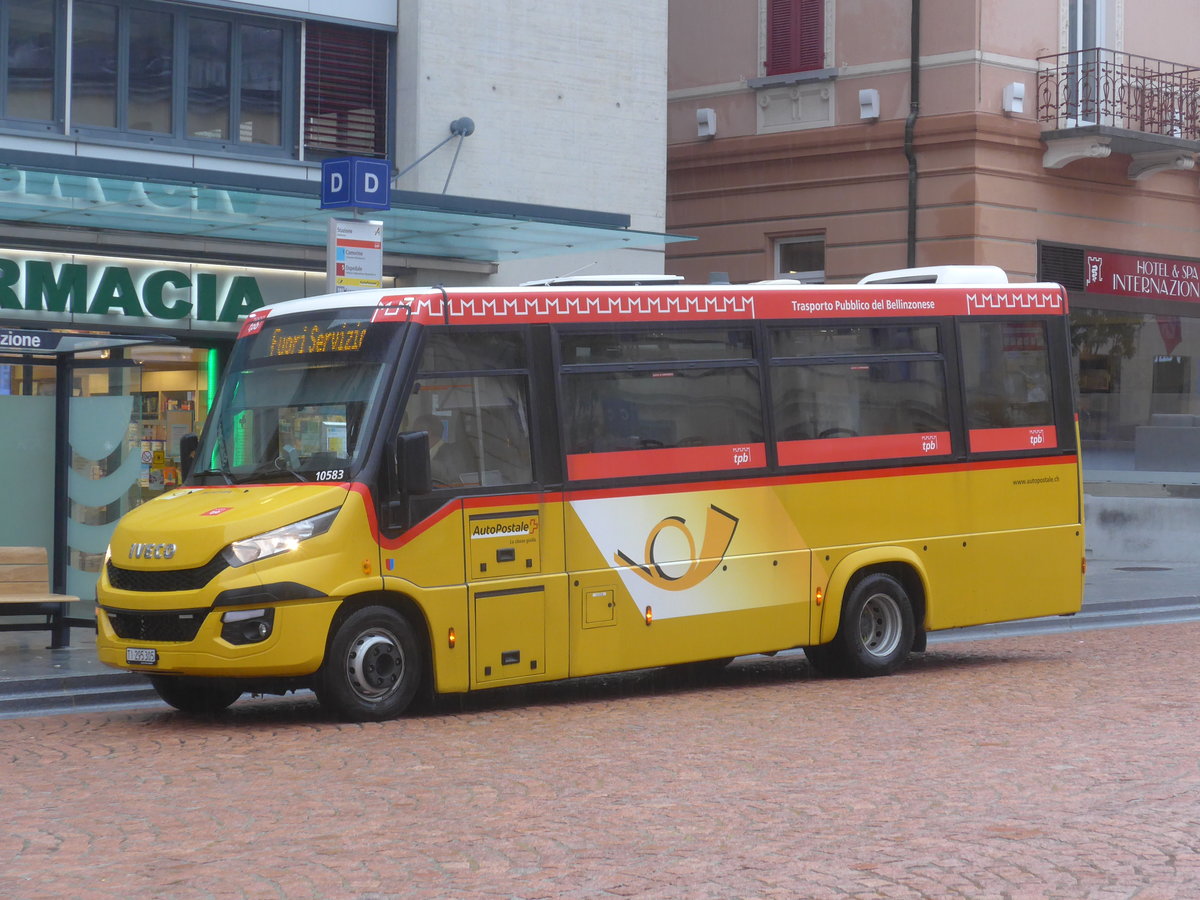 (222'521) - AutoPostale Ticino - TI 295'305 - Iveco/Sitcar am 23. Oktober 2020 beim Bahnhof Bellinzona