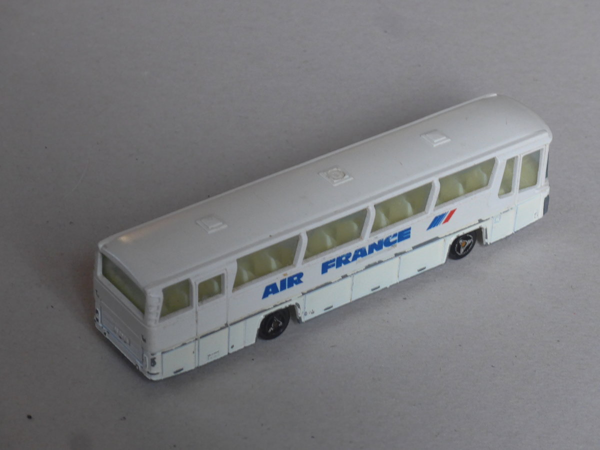 (222'846) - Aus Frankreich: Air France - 46 GO 69 - Neoplan am 2. November 2020 in Thun (Modell)