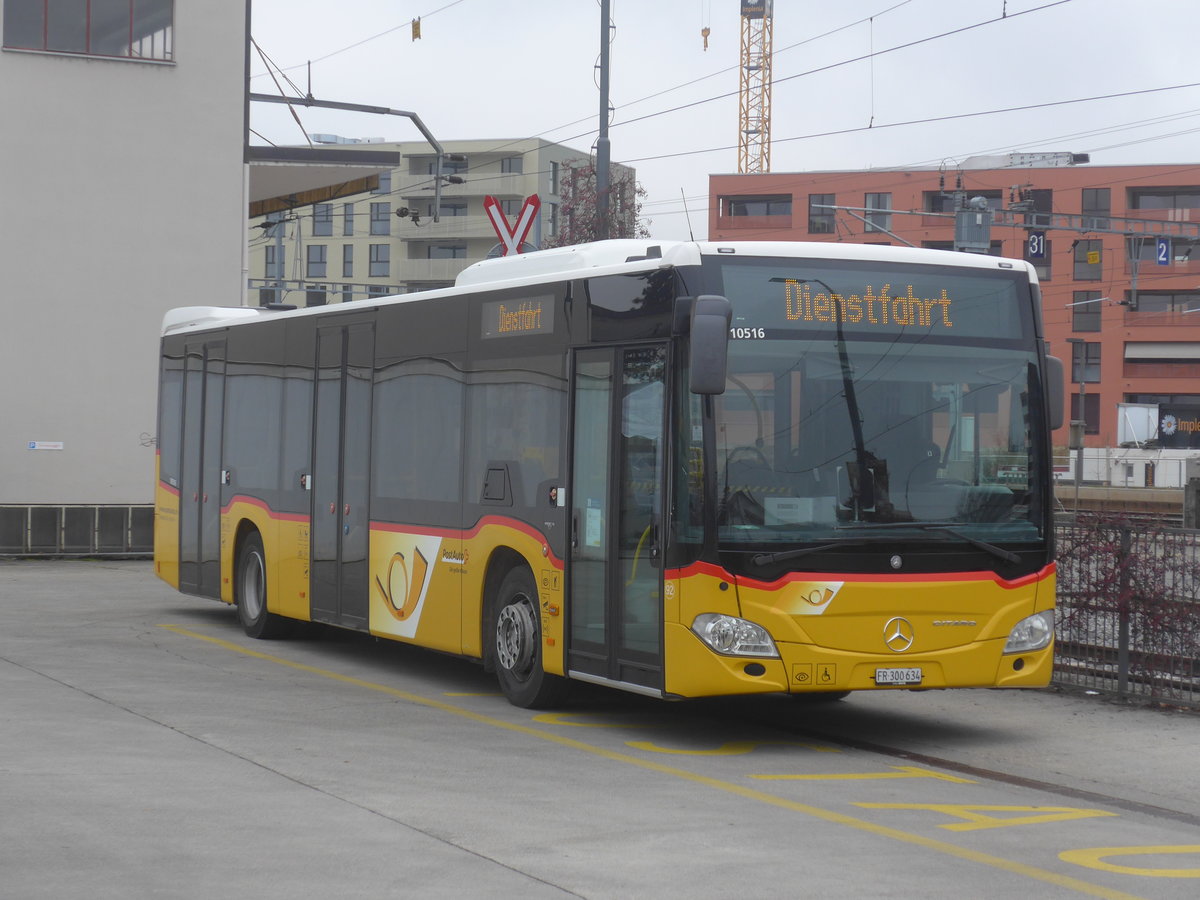 (222'882) - Wieland, Murten - Nr. 92/FR 300'634 - Mercedes am 29. November 2020 beim Bahnhof Ddingen