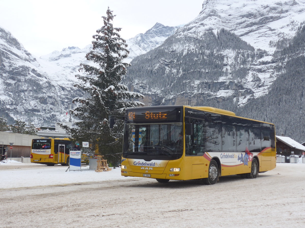 (223'158) - Grindelwaldbus, Grindelwald - Nr. 16/BE 28'821 - MAN am 27. Dezember 2020 beim Bahnhof Grindelwald