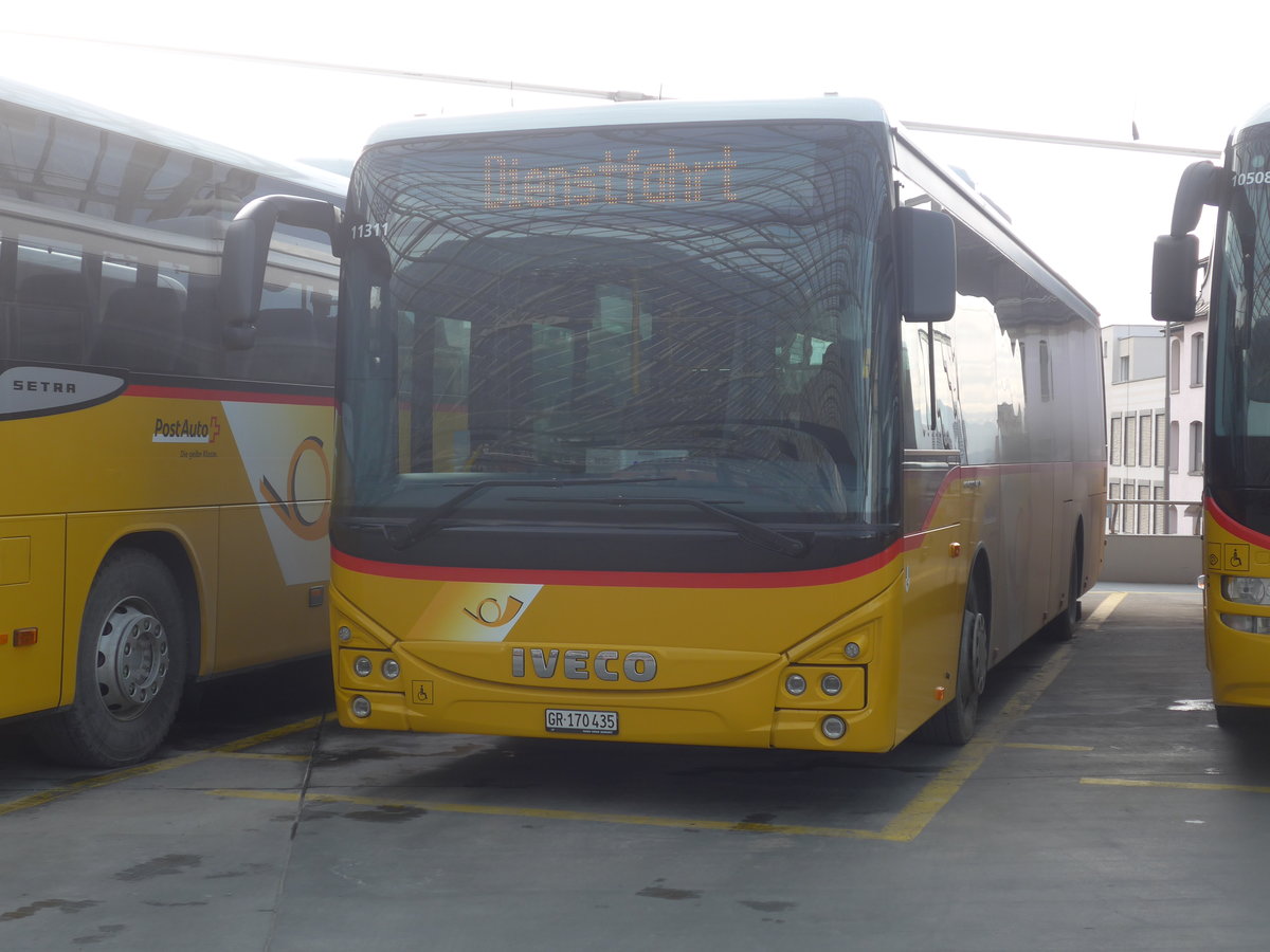 (223'250) - PostAuto Graubnden - GR 170'435 - Iveco am 2. Januar 2021 in Chur, Postautostation