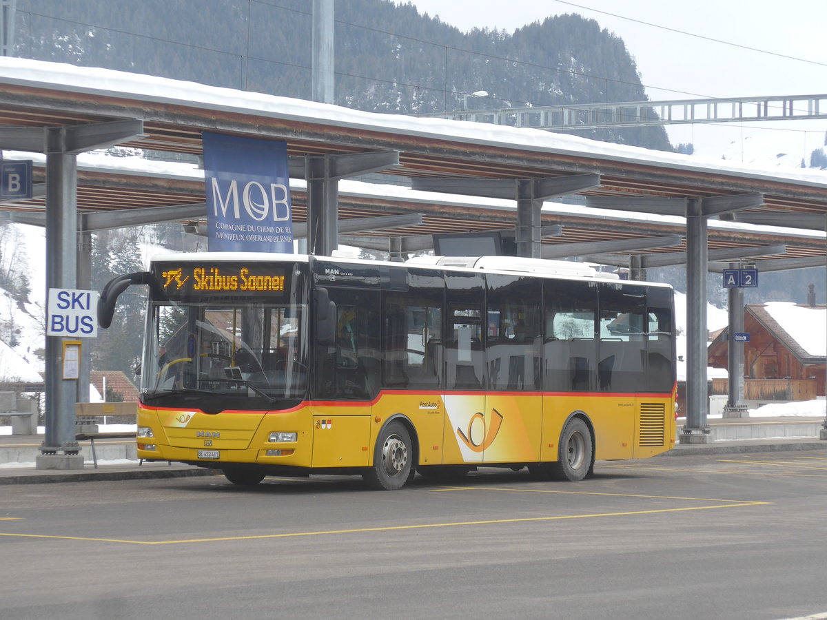 (223'445) - PostAuto Bern - BE 422'461 - MAN/Gppel (ex AVG Meiringen Nr. 61) am 7. Februar 2021 beim Bahnhof Gstaad