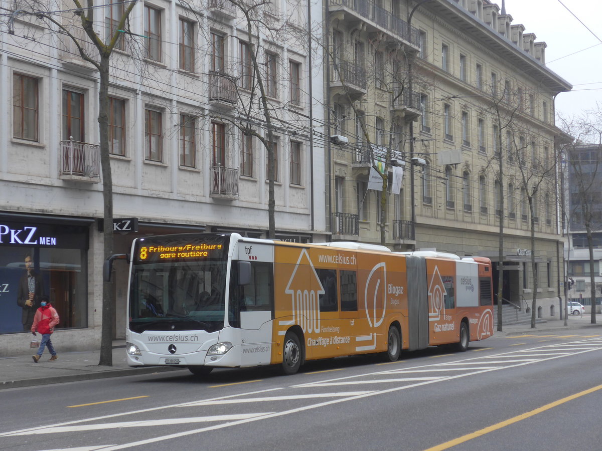 (223'529) - TPF Fribourg - Nr. 121/FR 300'252 - Mercedes am 12. Februar 2021 beim Bahnhof Fribourg