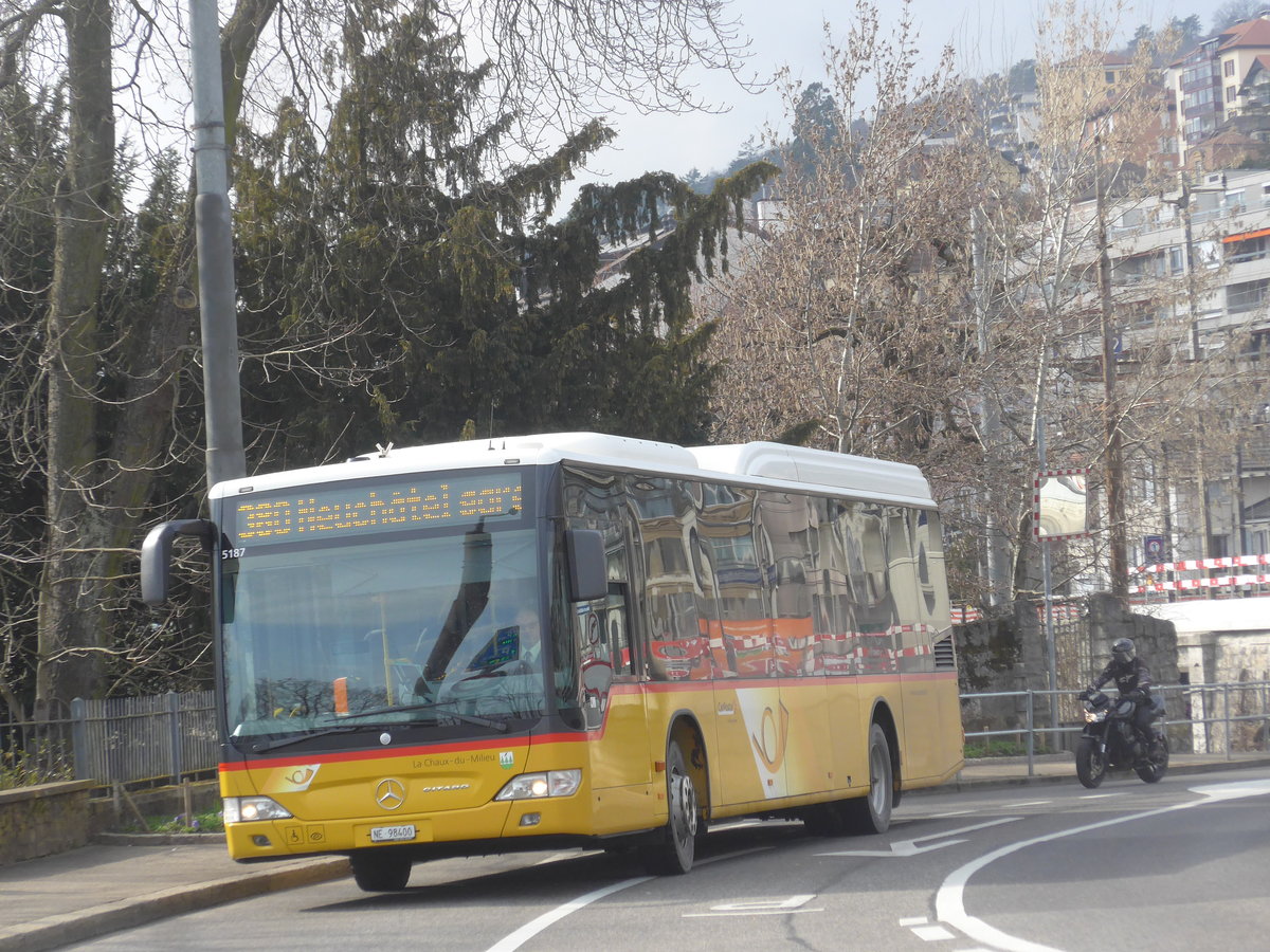 (224'043) - CarPostal Ouest - NE 98'400 - Mercedes am 7. Mrz 2021 beim Bahnhof Neuchtel