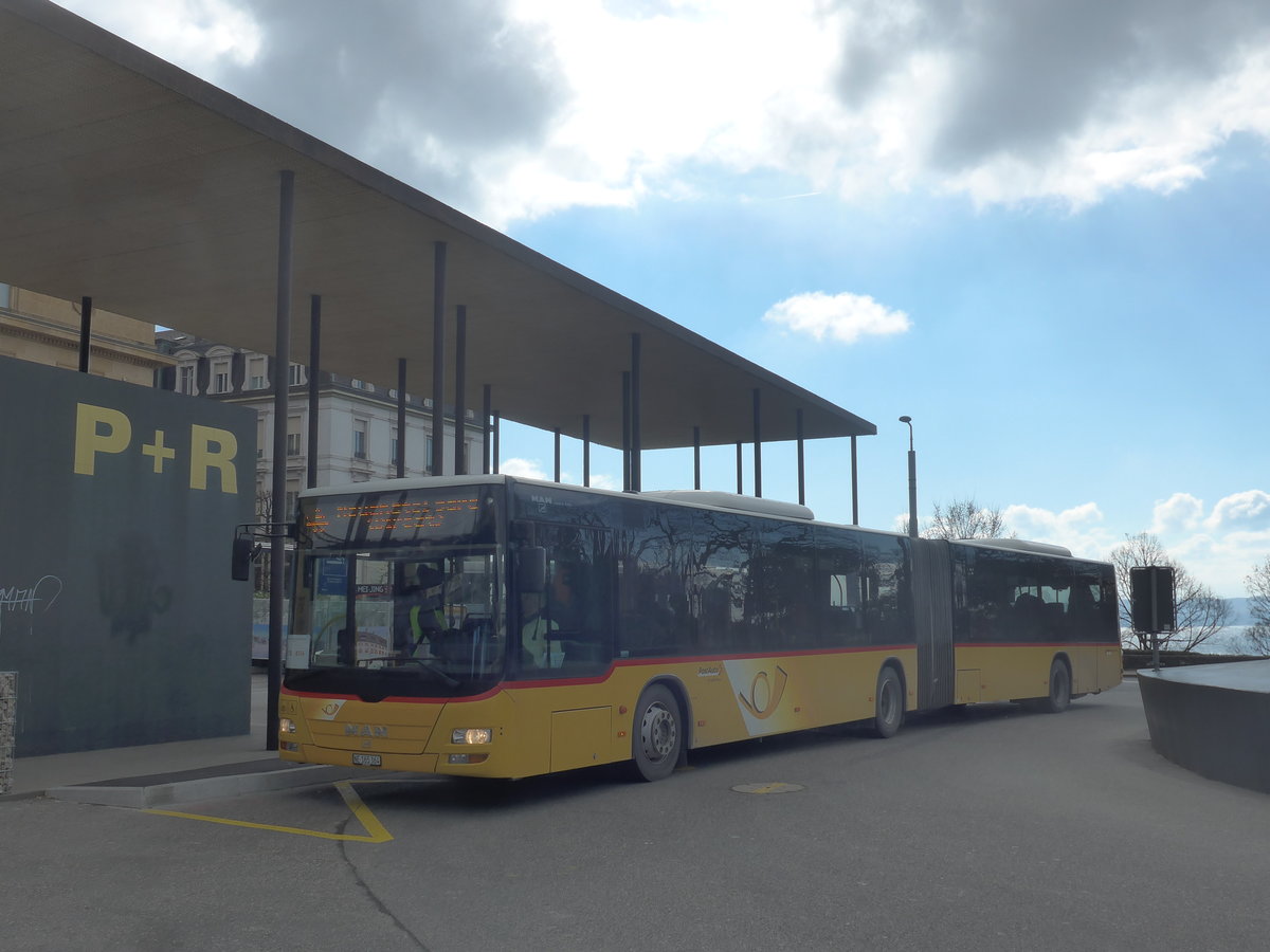 (224'253) - PostAuto Bern - Nr. 663/NE 165'364 - MAN (ex BE 610'550) am 20. Mrz 2021 beim Bahnhof Neuchtel (Einsatz CarPostal)