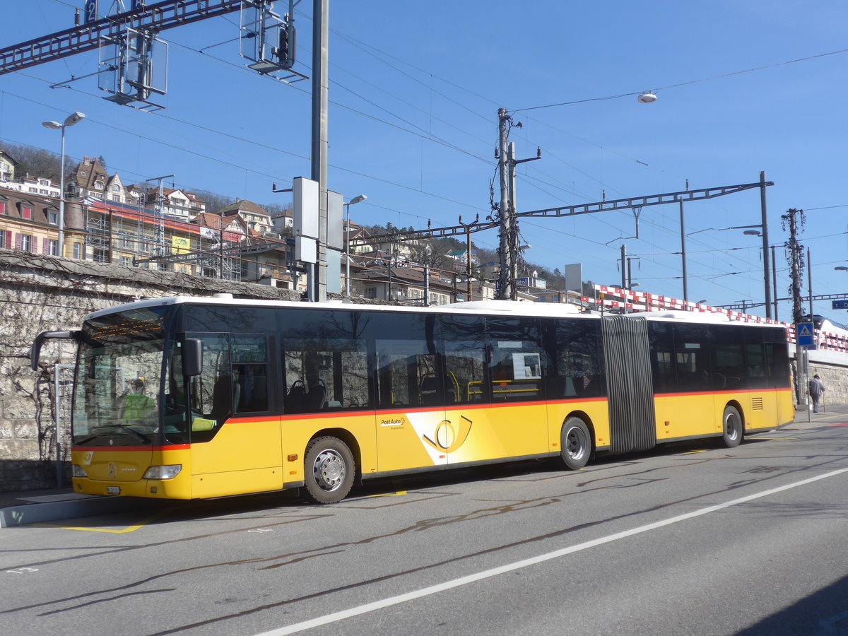 (224'554) - PostAuto Bern - Nr. 689/NE 165'367 - Mercedes (ex BE 834'689; ex Hfliger, Sursee Nr. 7) am 29. Mrz 2021 beim Bahnhof Neuchtel (Einsatz CarPostal)