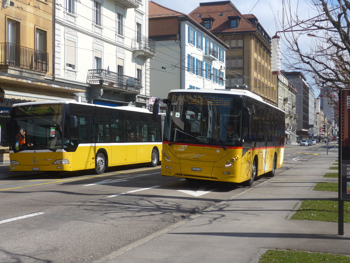 (225'050) - CarPostal Ouest - NE 154'310 - Volvo am 17. April 2021 beim Bahnhof La Chaux-de-Fonds