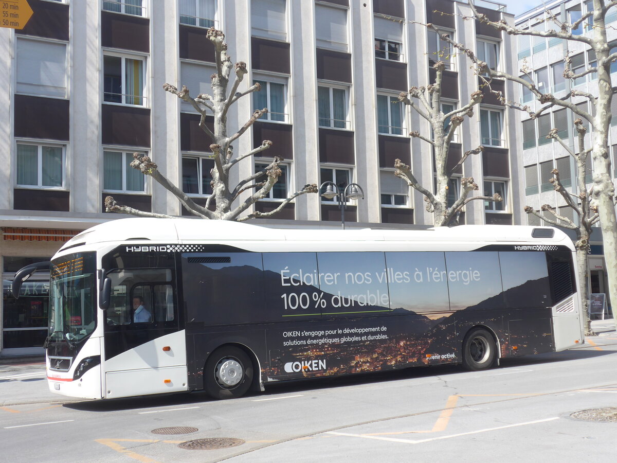 (225'112) - BS Sierre - VS 133'228 - Volvo am 19. April 2021 beim Bahnhof Sierre