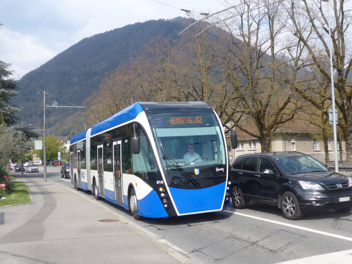 (225'158) - VMCV Clarens - Nr. 816 - Van Hool Gelenktrolleybus am 19. April 2021 beim Bahnhof Villeneuve