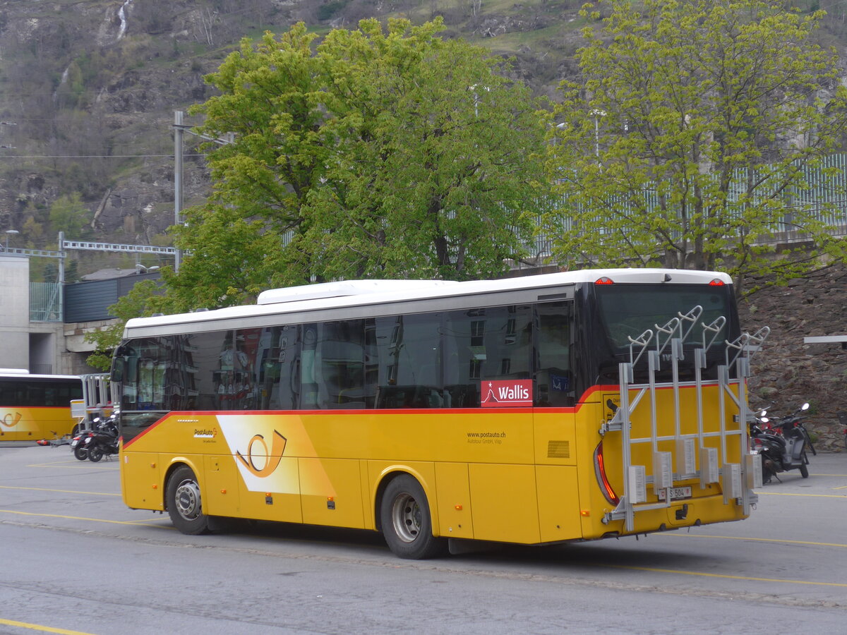 (225'173) - Autotour, Visp - VS 504 - Iveco am 19. April 2021 beim Bahnhof Brig