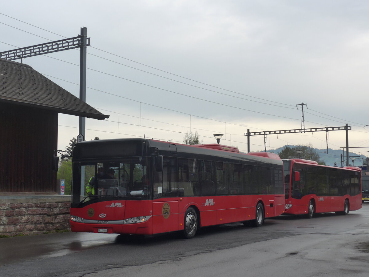 (225'240) - AFA Adelboden - Nr. 51/BE 25'802 - Solaris am 26. April 2021 beim Bahnhof Wimmis