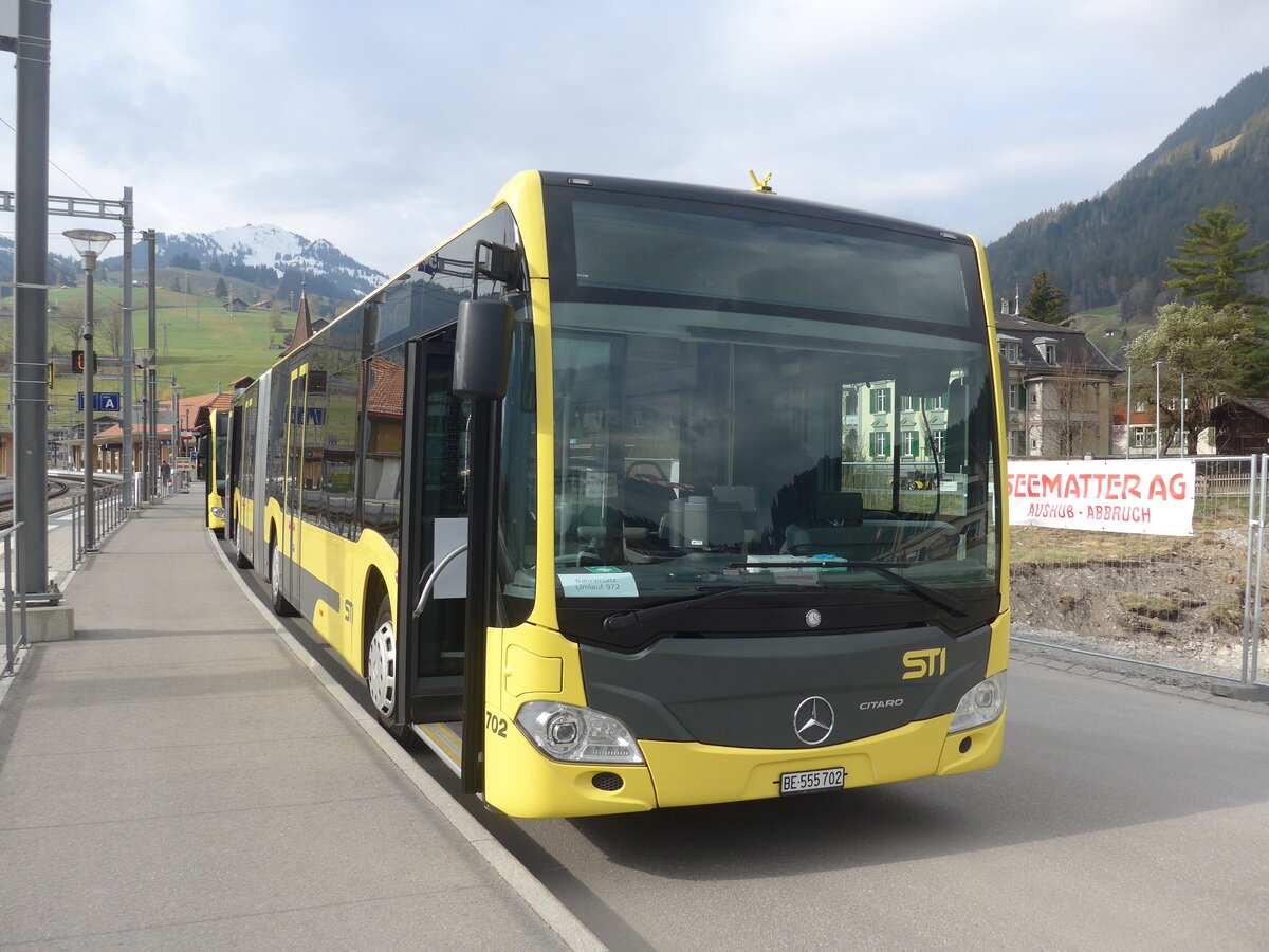 (225'258) - STI Thun - Nr. 702/BE 555'702 - Mercedes am 27. April 2021 beim Bahnhof Zweisimmen