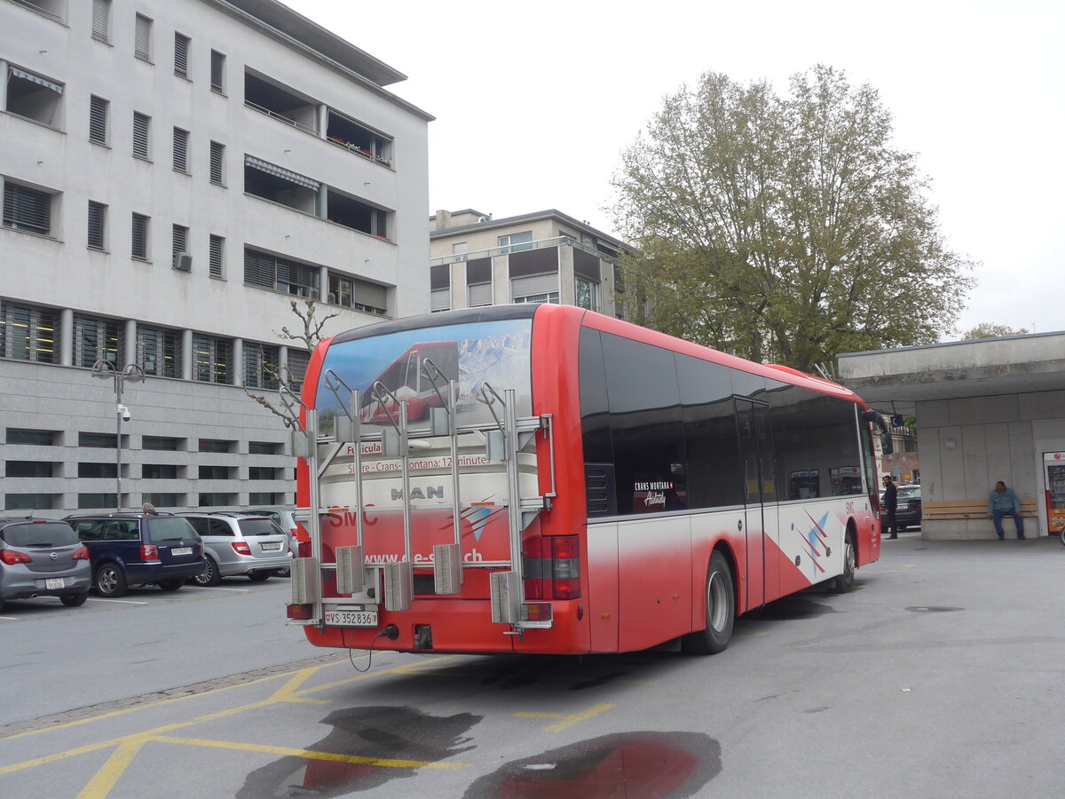 (225'401) - SMC Montana - Nr. 36/VS 352'836 - MAN am 1. Mai 2021 beim Bahnhof Sierre