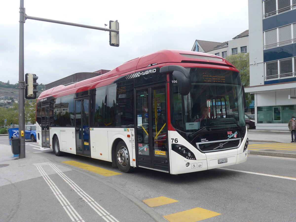 (225'425) - PostAuto Wallis - Nr. 76/VS 459'700 - Volvo am 1. Mai 2021 beim Bahnhof Sion