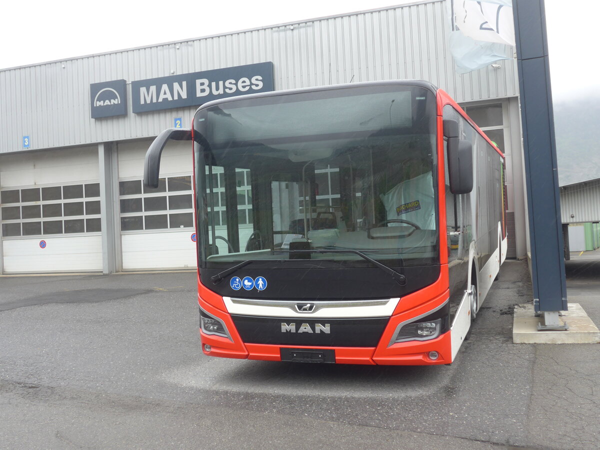 (225'461) - SMC Montana - MAN am 1. Mai 2021 in Leytron, Garage Buchard