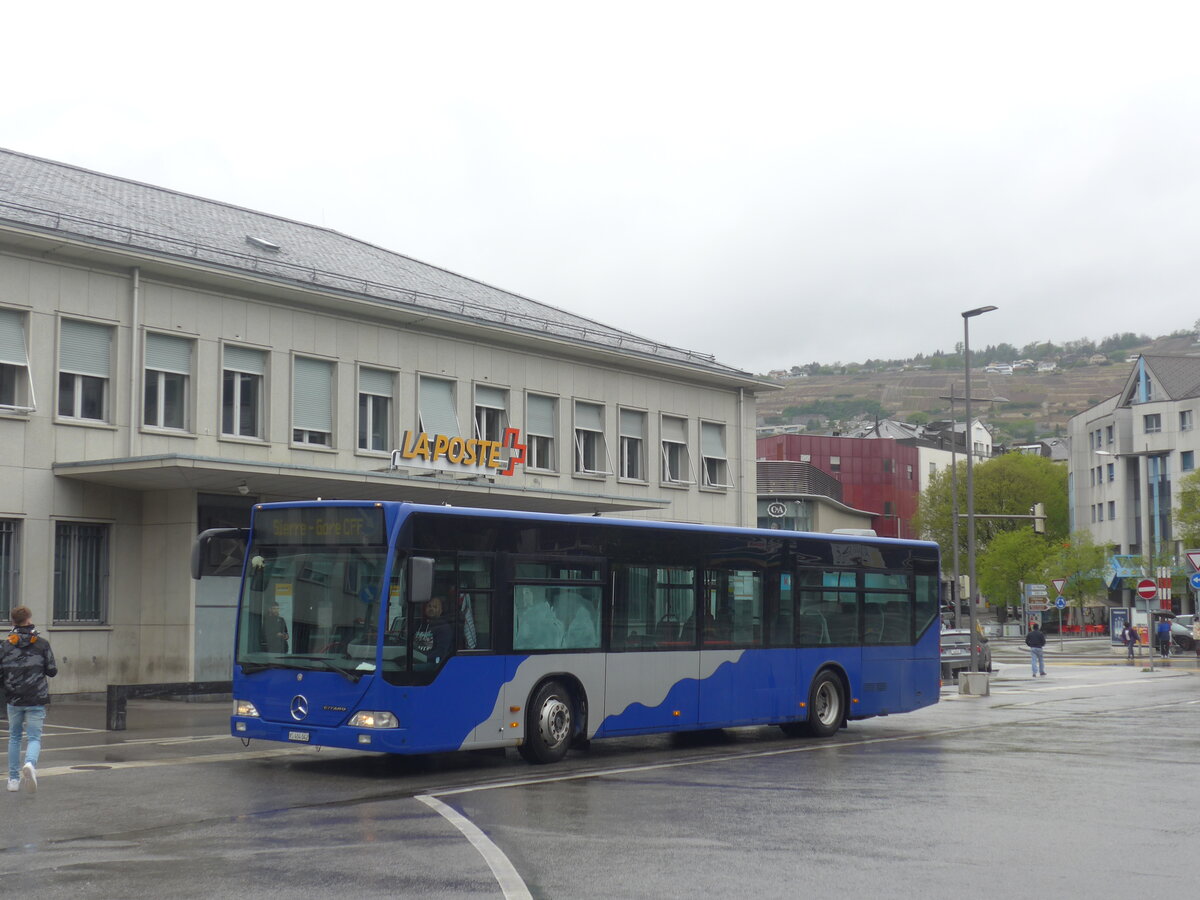 (225'503) - Lathion, Sion - Nr. 25/VS 404'042 - Mercedes (ex VZO Grningen Nr. 14) am 1. Mai 2021 beim Bahnhof Sion