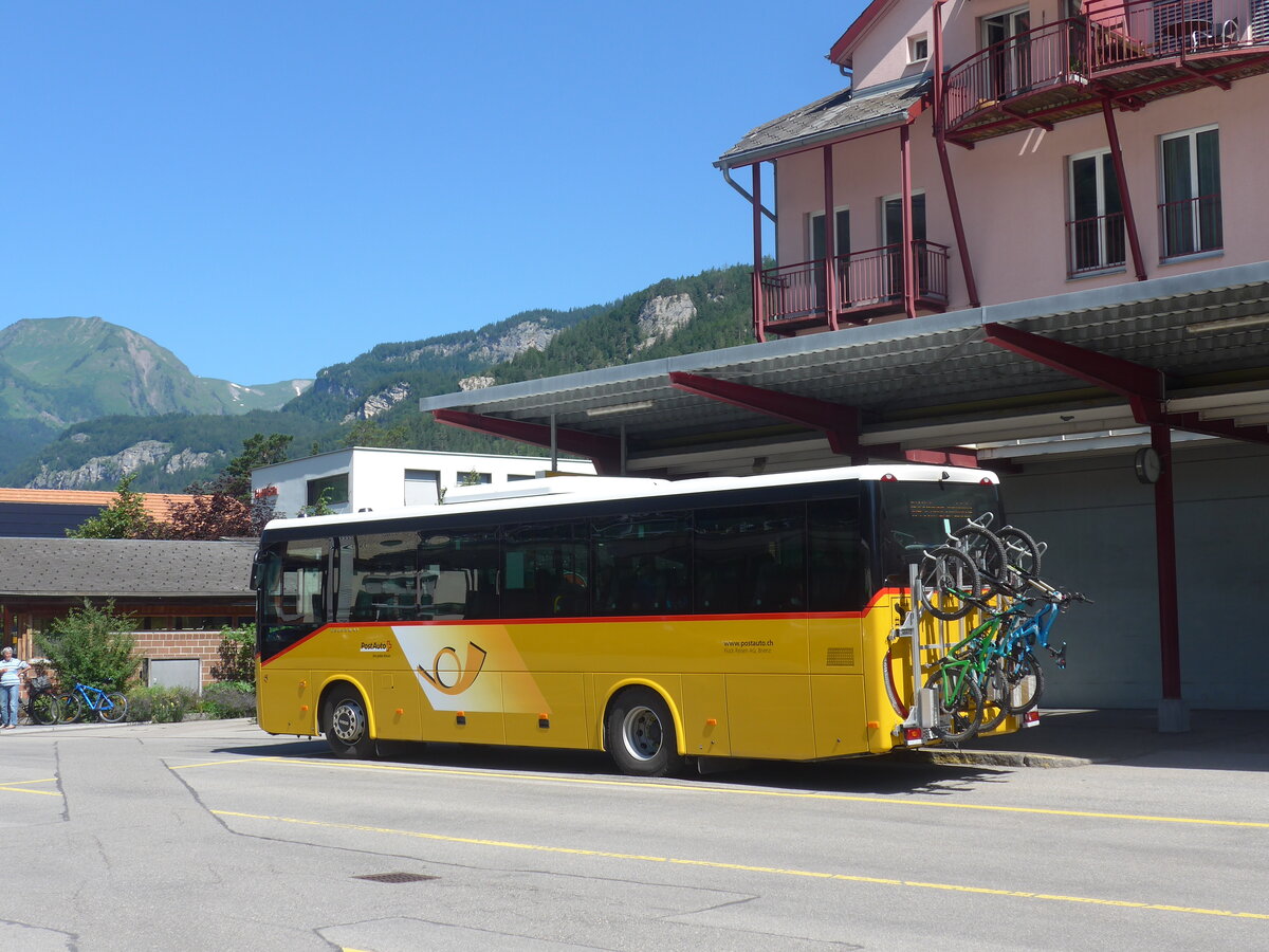 (226'265) - Flck, Brienz - Nr. 25/BE 868'725 - Iveco am 10. Juli 2021 in Meiringen, Postautostation