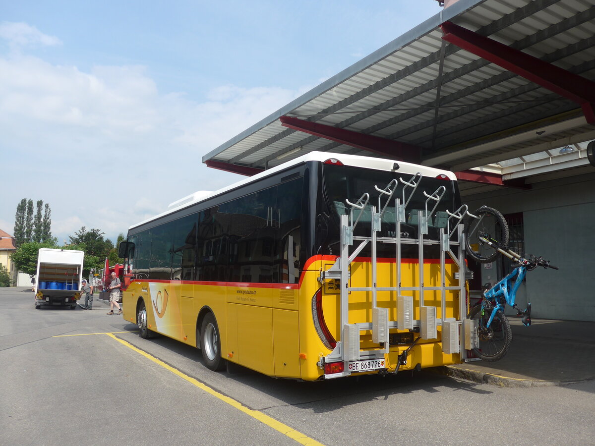 (226'704) - Flck, Brienz - Nr. 26/BE 868'726 - Iveco am 24. Juli 2021 in Meiringen, Postautostation