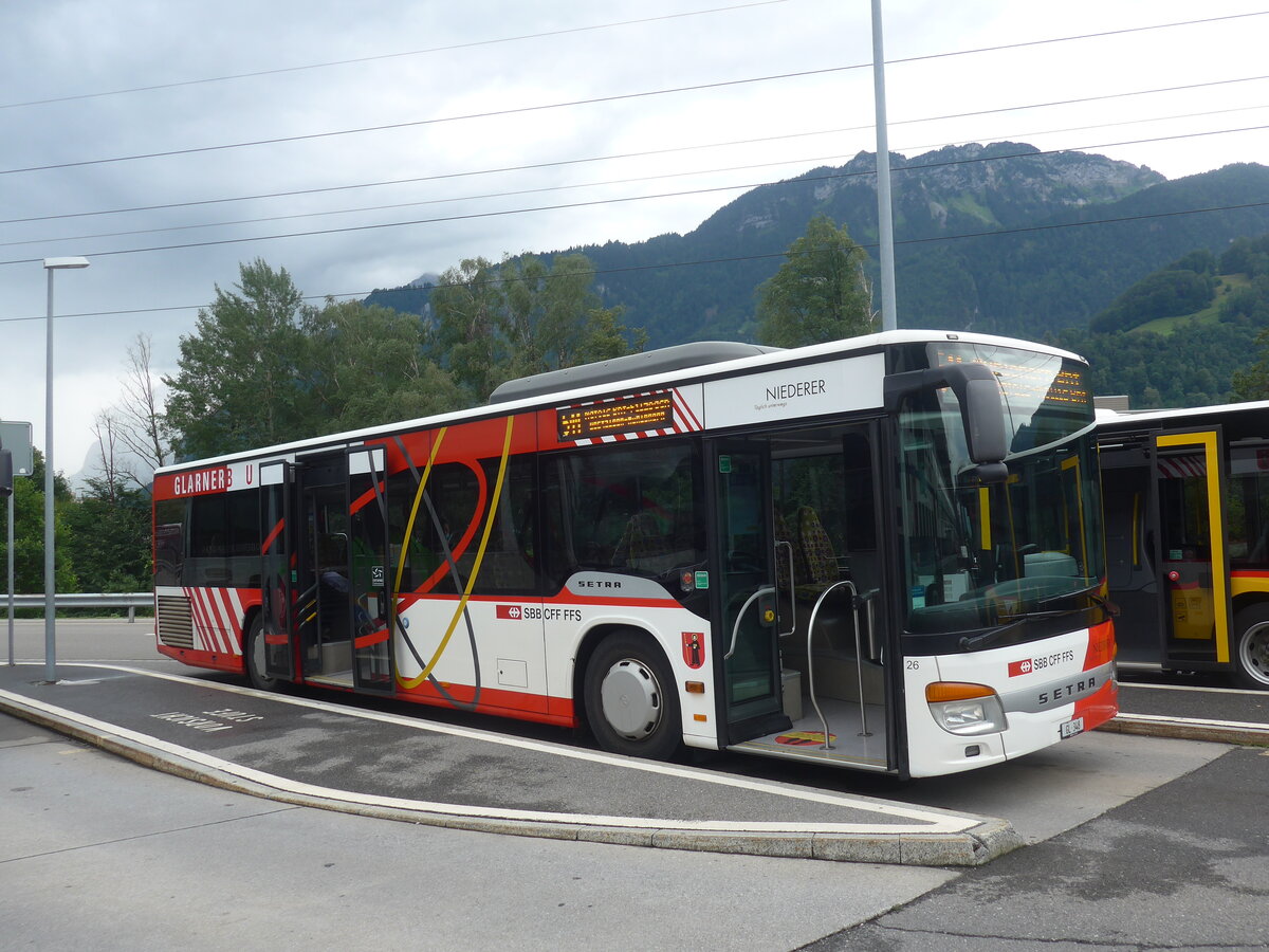 (226'791) - Niederer, Filzbach - Nr. 26/GL 348 - Setra am 25. Juli 2021 beim Bahnhof Ziegelbrcke