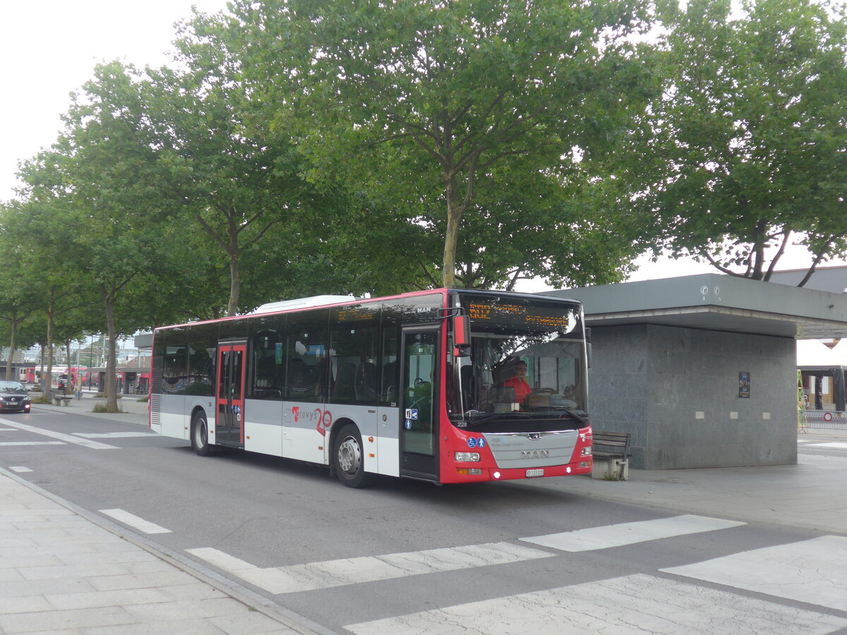 (227'249) - TRAVYS Yverdon - Nr. 228/VD 133'020 - MAN am 15. August 2021 beim Bahnhof Yverdon