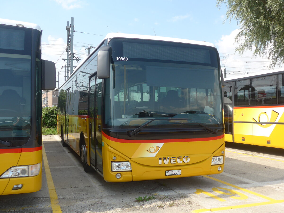 (227'295) - CarPostal Ouest - VD 115'073 - Iveco am 15. August 2015 in Yverdon, Garage