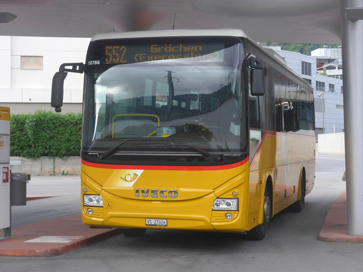 (227'602) - Autotour, Visp - VS 27'026 - Iveco am 29. August 2021 beim Bahnhof Visp