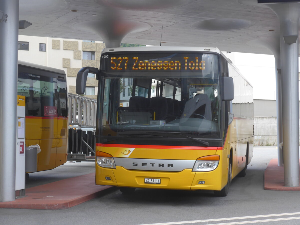 (227'605) - Autotour, Visp - VS 81'111 - Setra am 29. August 2021 beim Bahnhof Visp