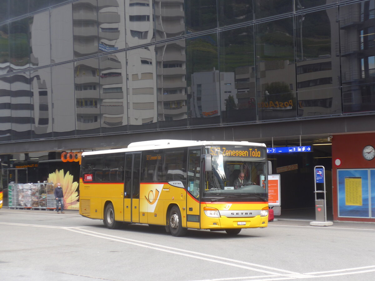 (227'606) - Autotour, Visp - VS 81'111 - Setra am 29. August 2021 beim Bahnhof Visp