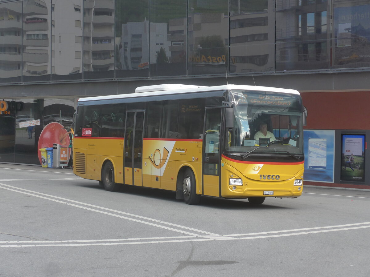 (227'611) - Autotour, Visp - VS 27'026 - Iveco am 29. August 2021 beim Bahnhof Visp