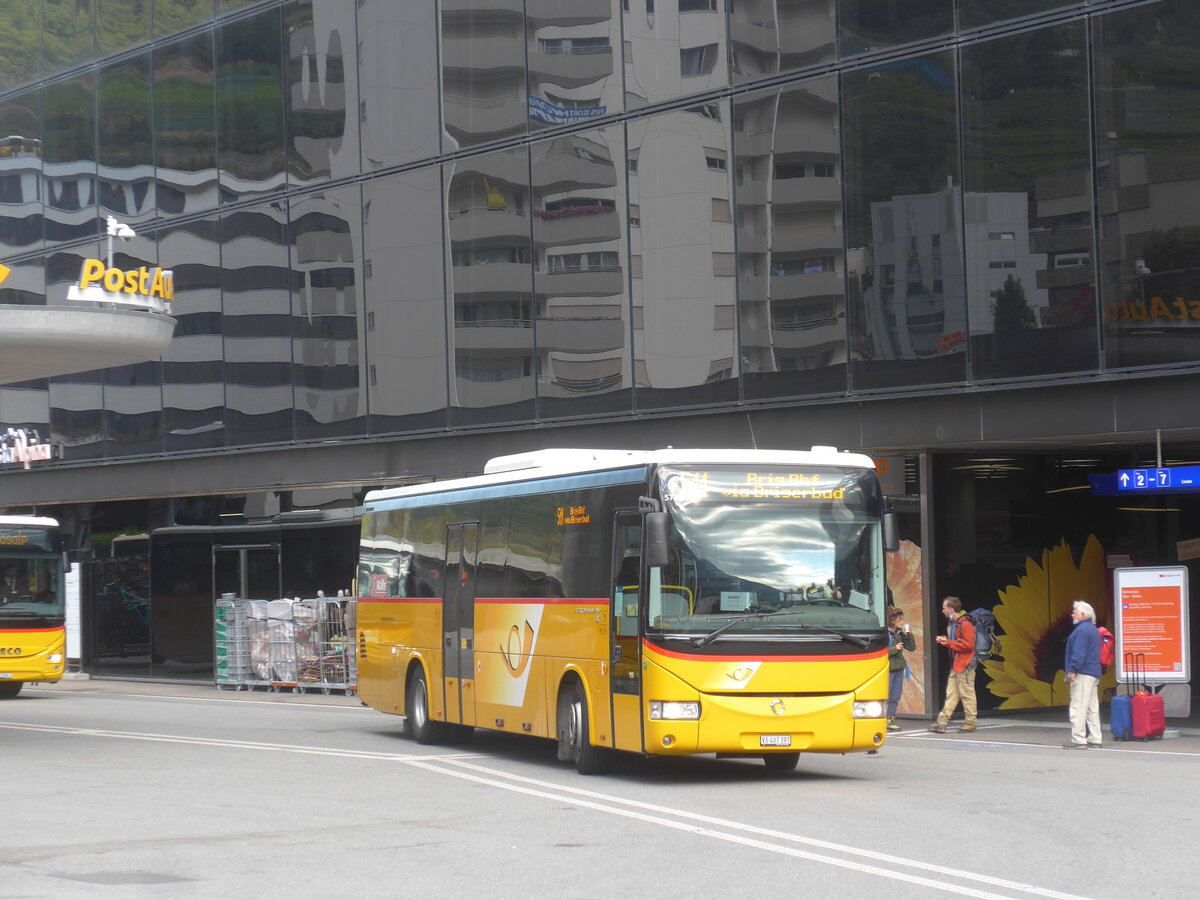 (227'612) - PostAuto Wallis - VS 407'397 - Irisbus am 29. August 2021 beim Bahnhof Visp