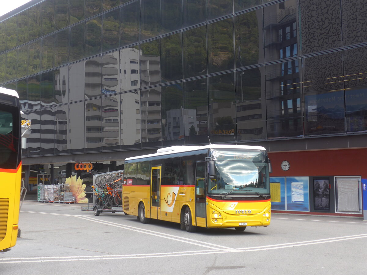 (227'613) - Autotour, Visp - VS 504 - Iveco am 29. August 2021 beim Bahnhof Visp