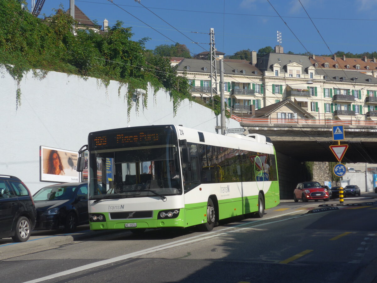 (228'076) - transN, La Chaux-de-Fonds - Nr. 214/NE 93'214 - Volvo (ex TN Neuchtel Nr. 214) am 18. September 2021 in Neuchtel, Avenue de la Gare