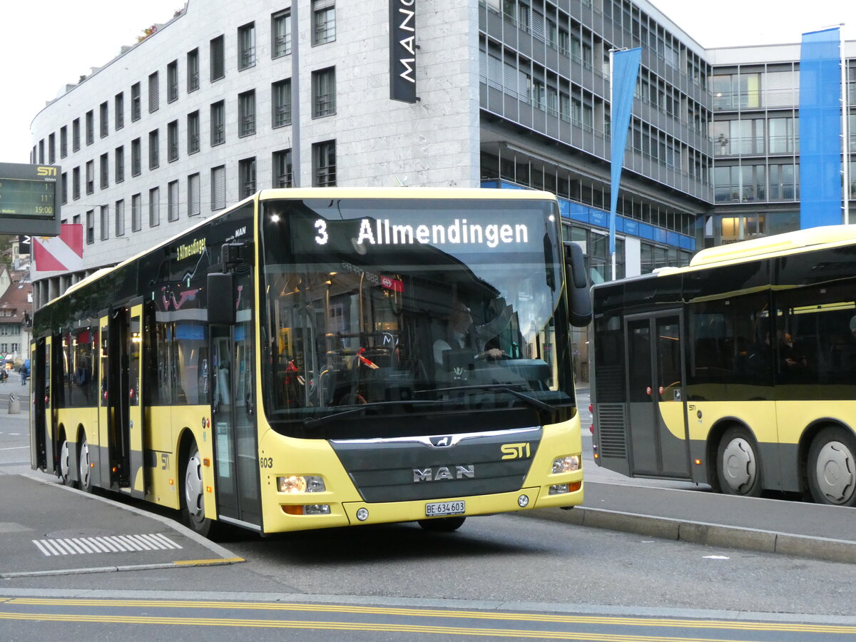 (228'733) - STI Thun - Nr. 603/BE 634'603 - MAN am 4. Oktober 2021 beim Bahnhof Thun