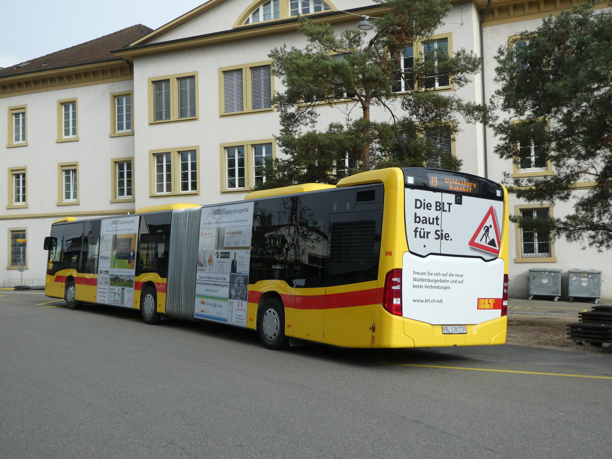 (228'956) - BLT Oberwil - Nr. 96/BL 138'073 - Mercedes am 12. Oktober 2021 beim Bahnhof Liestal