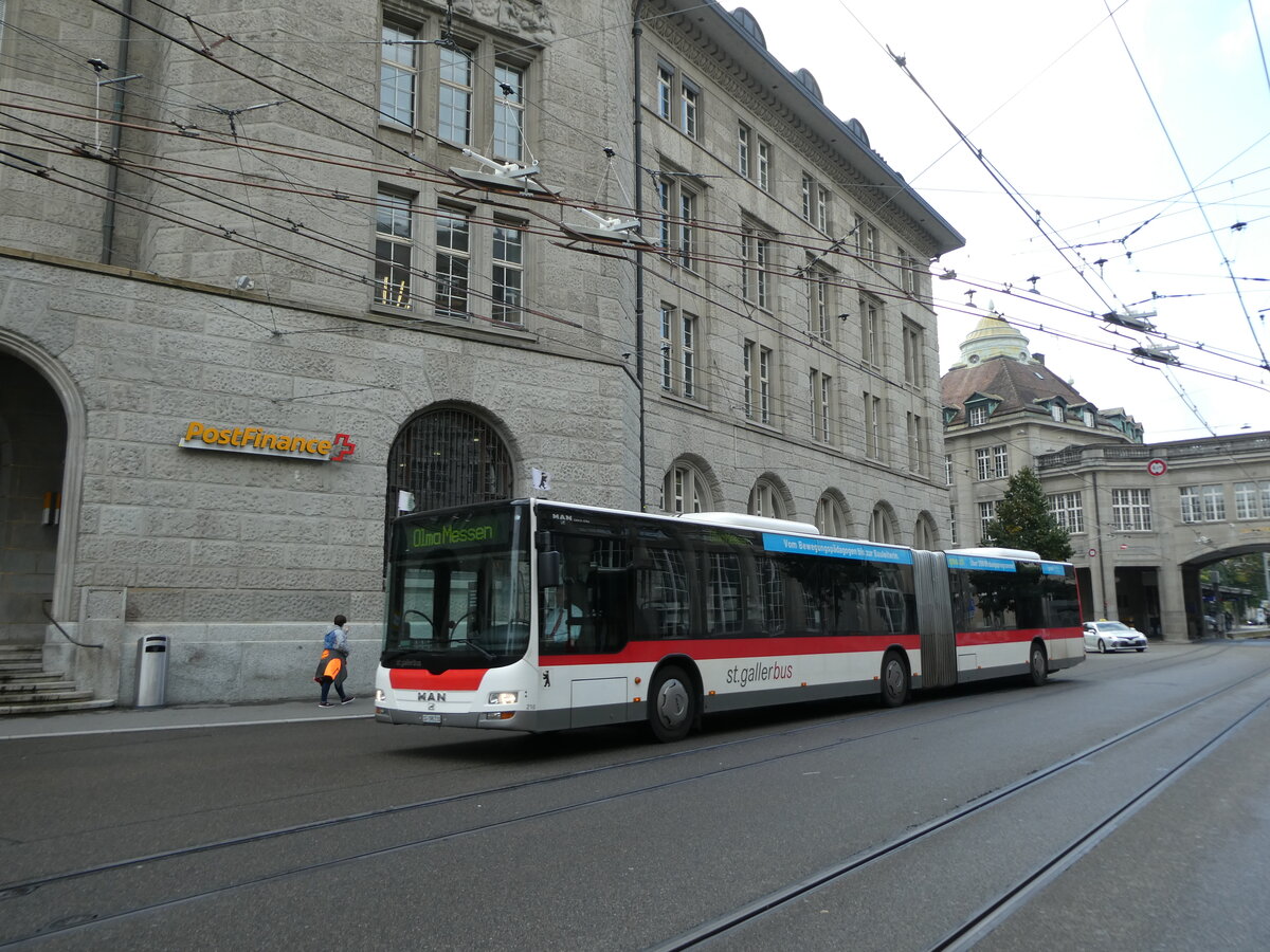 (229'028) - St. Gallerbus, St. Gallen - Nr. 210/SG 198'210 - MAN am 13. Oktober 2021 beim Bahnhof St. Gallen