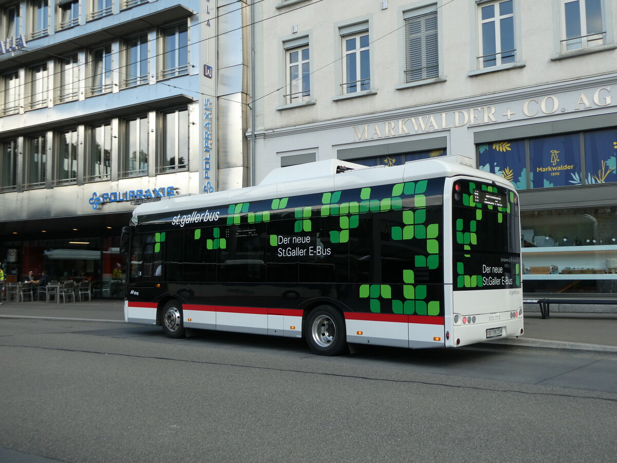 (229'077) - St. Gallerbus, St. Gallen - Nr. 220/SG 198'220 - Solaris am 13. Oktober 2021 beim Bahnhof St. Gallen