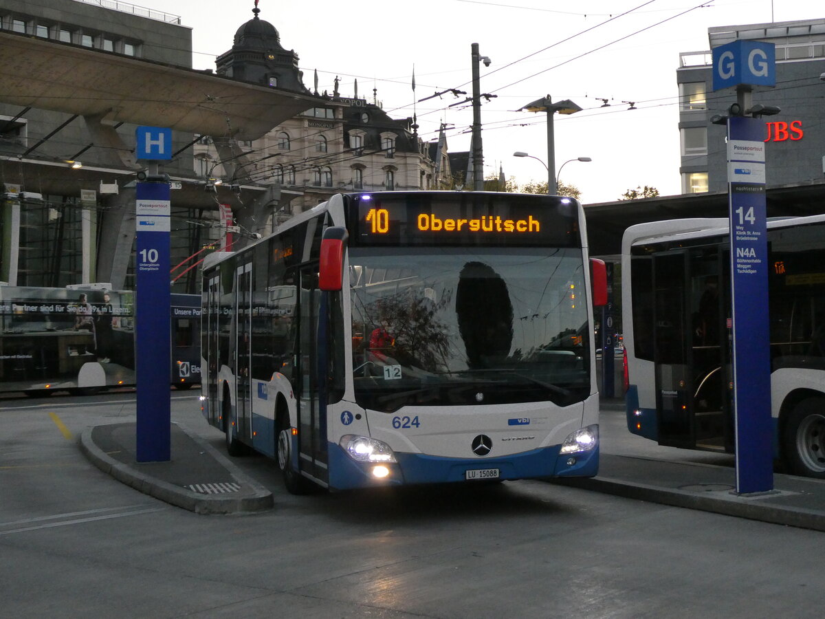 (229'213) - VBL Luzern - Nr. 624/LU 15'088 - Mercedes am 14. Oktober 2021 beim Bahnhof Luzern