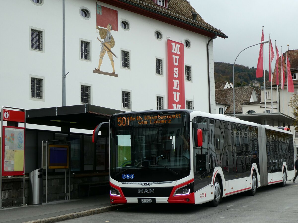 (229'628) - AAGS Schwyz - Nr. 42/SZ 107'995 - MAN am 22. Oktober 2021 in Schwyz, Zentrum