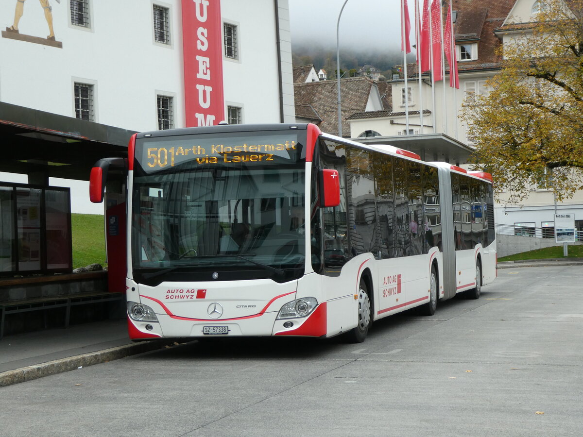 (229'658) - AAGS Schwyz - Nr. 38/SZ 57'338 - Mercedes am 22. Oktober 2021 in Schwyz, Zentrum