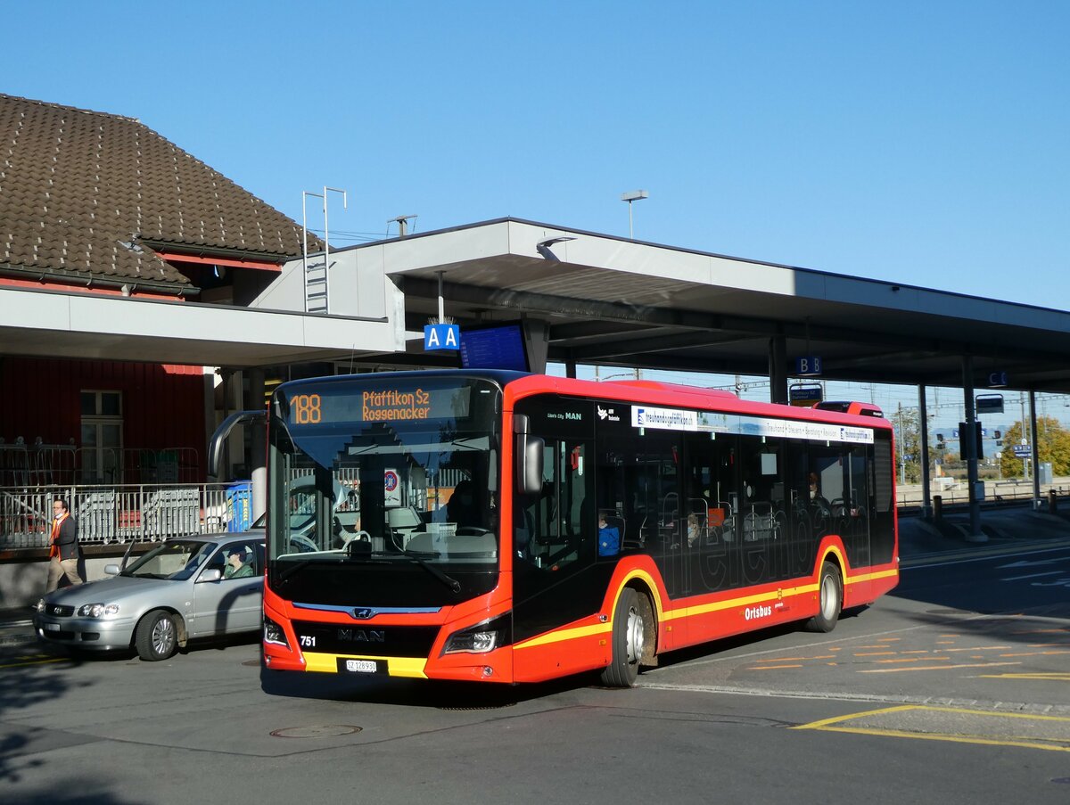 (229'799) - AHW Horgen - Nr. 751/SZ 128'930 - MAN am 23. Oktober 2021 beim Bahnhof Pfffikon