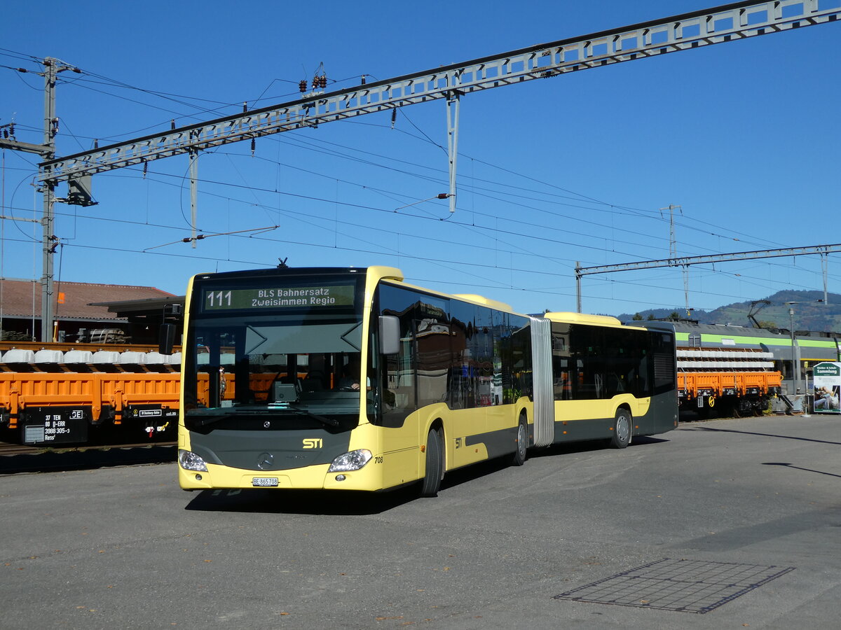 (229'851) - STI Thun - Nr. 708(BE 865'708 - Mercedes am 24. Oktober 2021 beim Bahnhof Wimmis