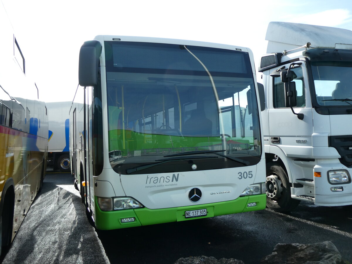 (229'959) - transN, La Chaux-de-Fonds - Nr. 305/NE 137'305 - Mercedes am 31. Oktober 2021 in Kerzers, Interbus