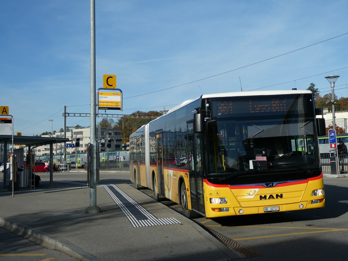 (229'980) - Steiner, Ortschwaben - Nr. 6/BE 32'717 - MAN am 31. Oktober 2021 beim Bahnhof Lyss