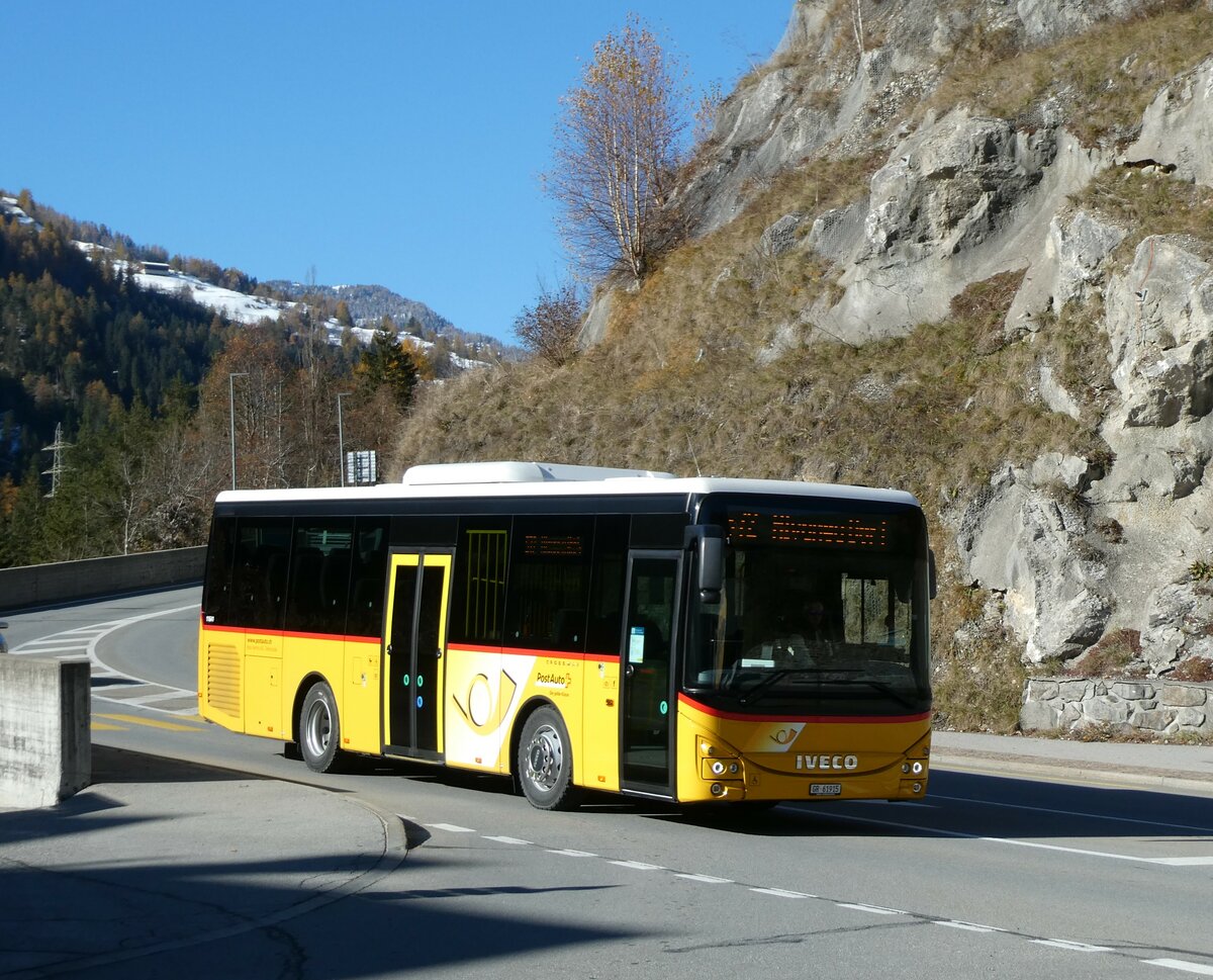 (230'021) - Bossi&Hemmi, Tiefencastel - GR 61'915 - Iveco am 6. November 2021 in Tiefencastel, Dorf