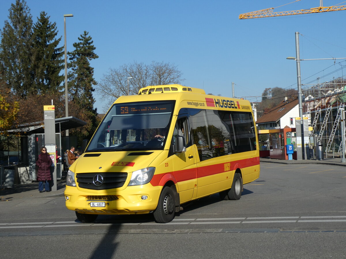 (230'245) - BLT Oberwil - Nr. 23/BL 6807 - Mercedes am 9. November 2021 in Bottmingen, Schloss