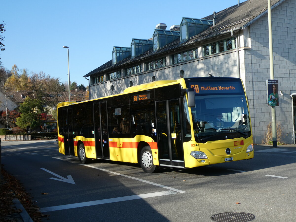 (230'250) - BLT Oberwil - Nr. 82/BL 7646 - Mercedes am 9. November 2021 in Bottmingen, Schloss