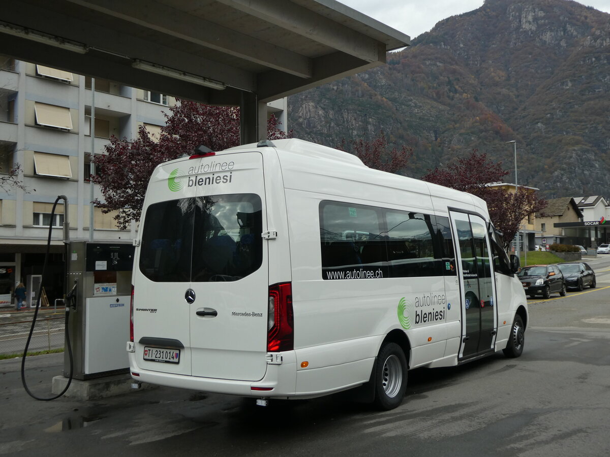 (230'425) - ABl Biasca - Nr. 14/TI 231'014 - Mercedes am 10. November 2021 in Biasca, Garage