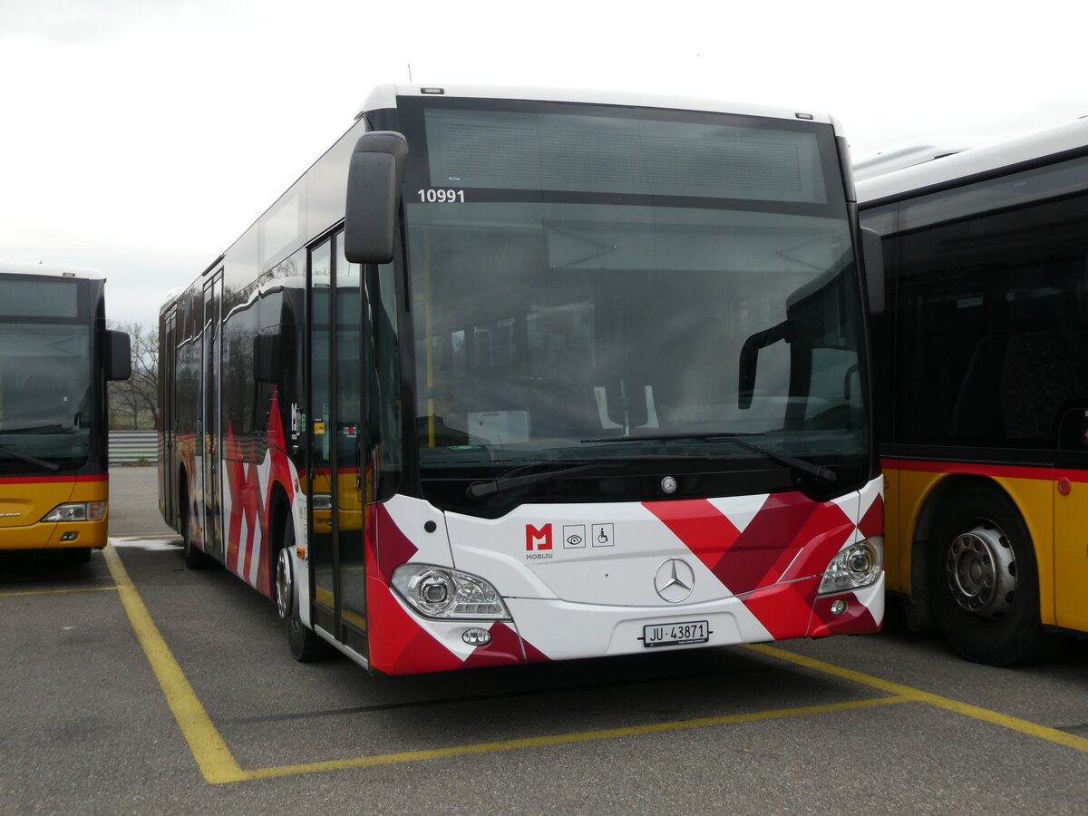 (230'609) - CarPostal Ouest - JU 43'871 - Mercedes am 13. November 2021 in Develier, Parkplatz